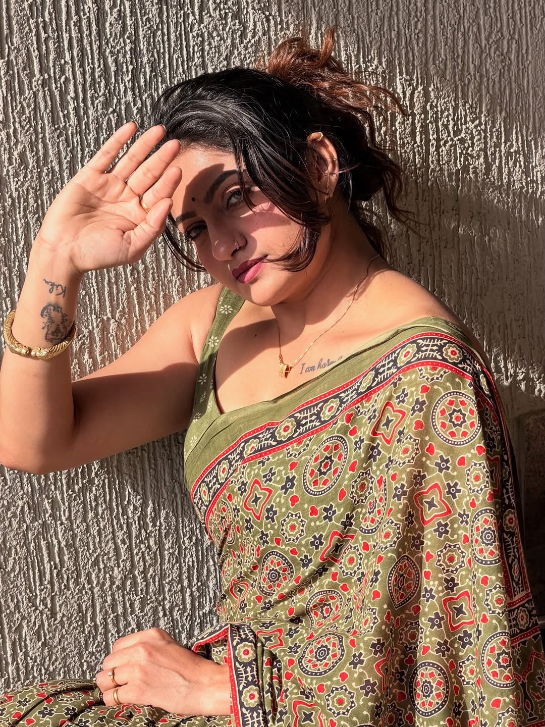 Trending mahedi colour design saree