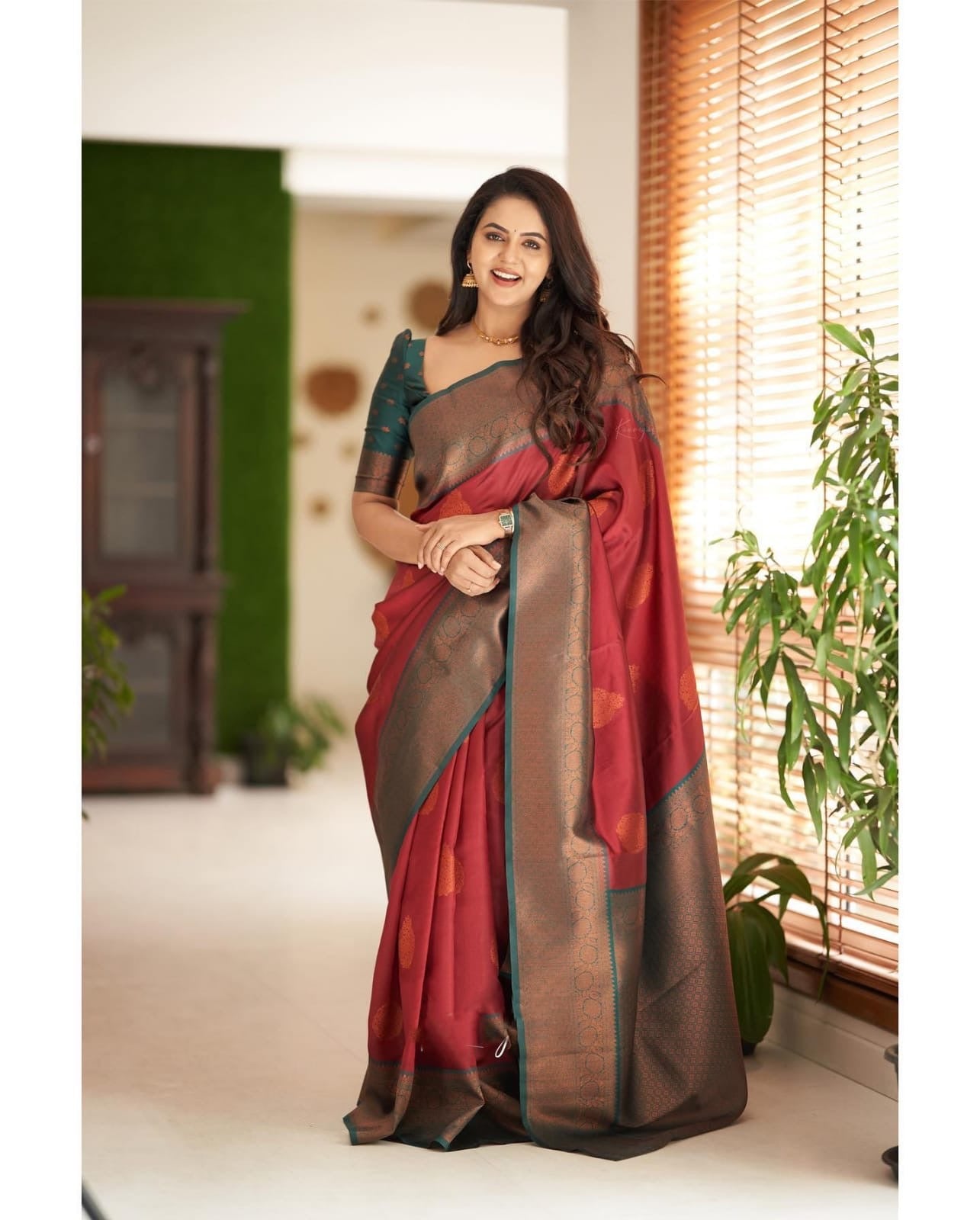 Timeless Banarasi Weaves for Your Grand Moments ✨