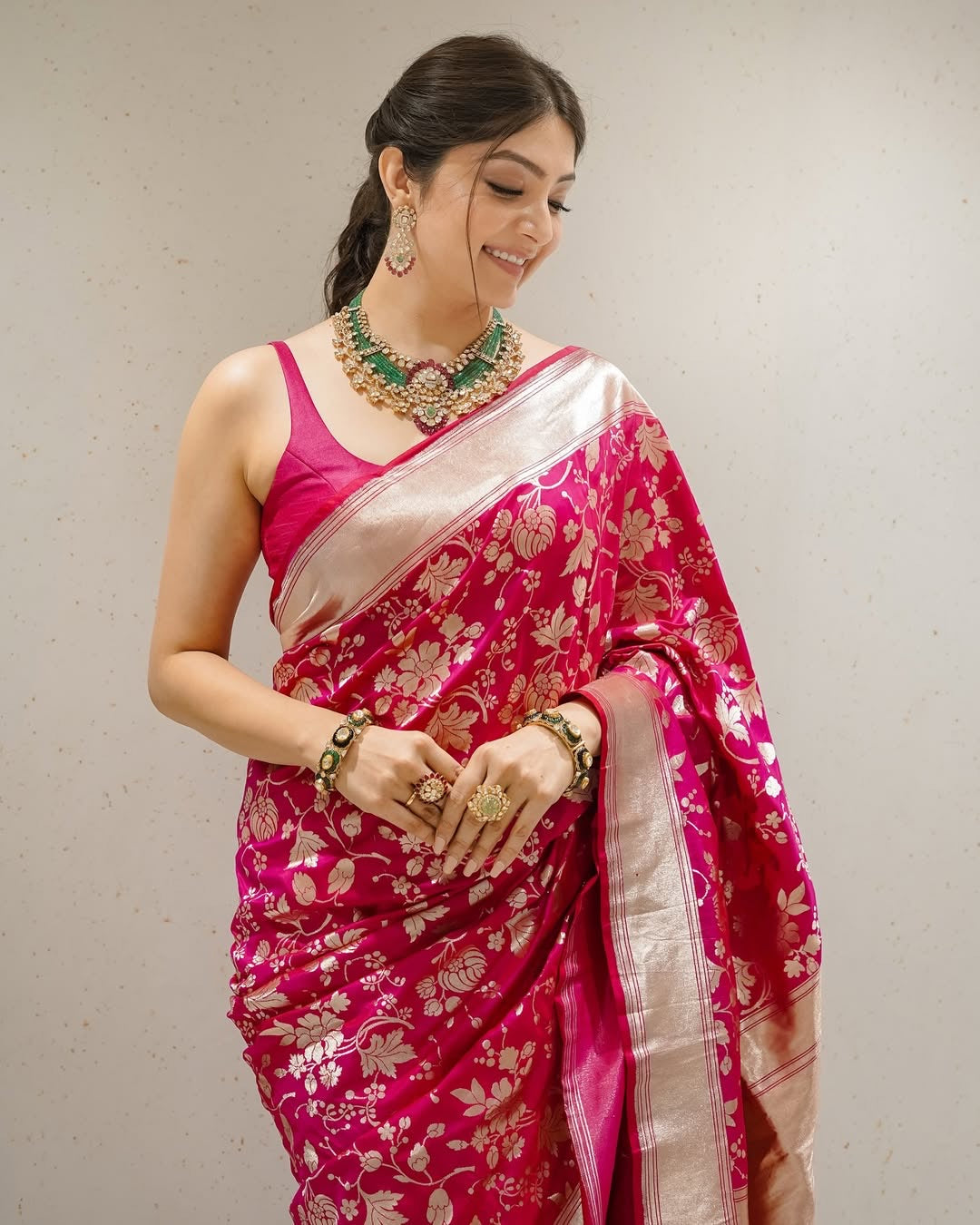 Women's Kanjivaram Soft Banarasi Silk Sarees With Blouse Piece.