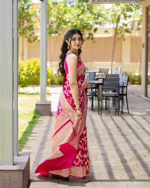 Woven Design Zari Silk Blend
Banarasi Saree