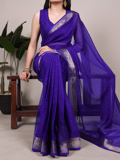 This poly shimmer saree with exquisite weaving border is your perfect pick for festive vibes, evening parties, or special occasions 🪸