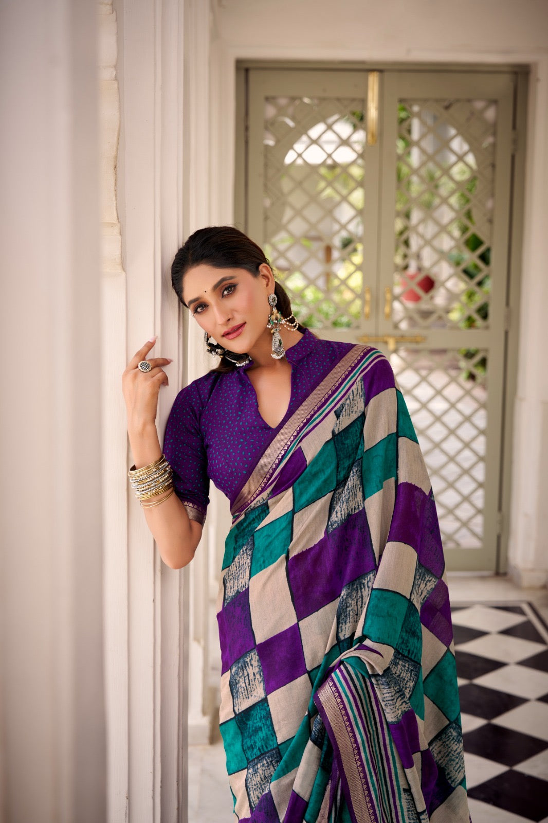 Woven whispers of royalty, wrapped in Chanderi charm 🍂