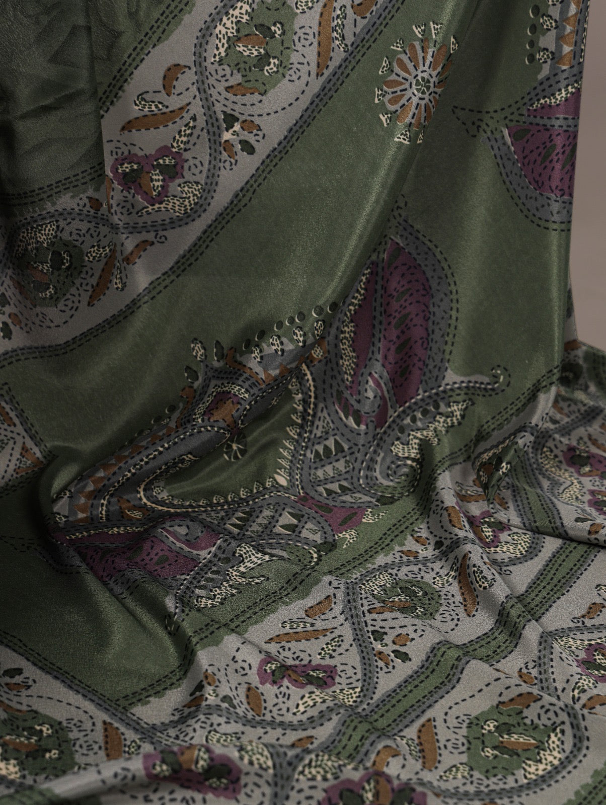 Crepe that feels like a dream, prints that make it unforgettable 🦚