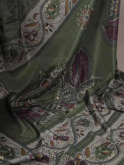 Crepe that feels like a dream, prints that make it unforgettable 🦚