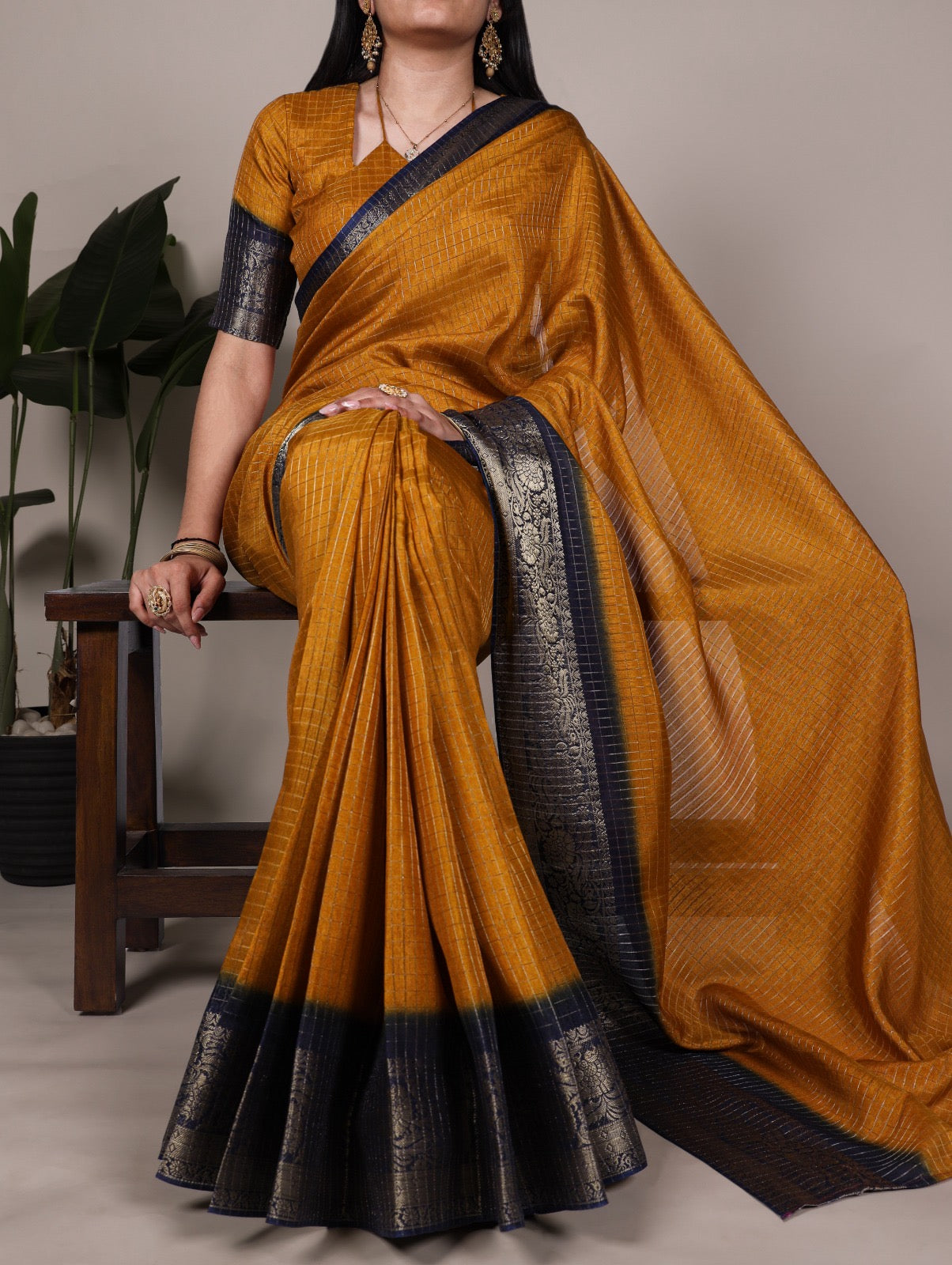 Traditional beauty highlighted with zari borders and classic checks 🍂