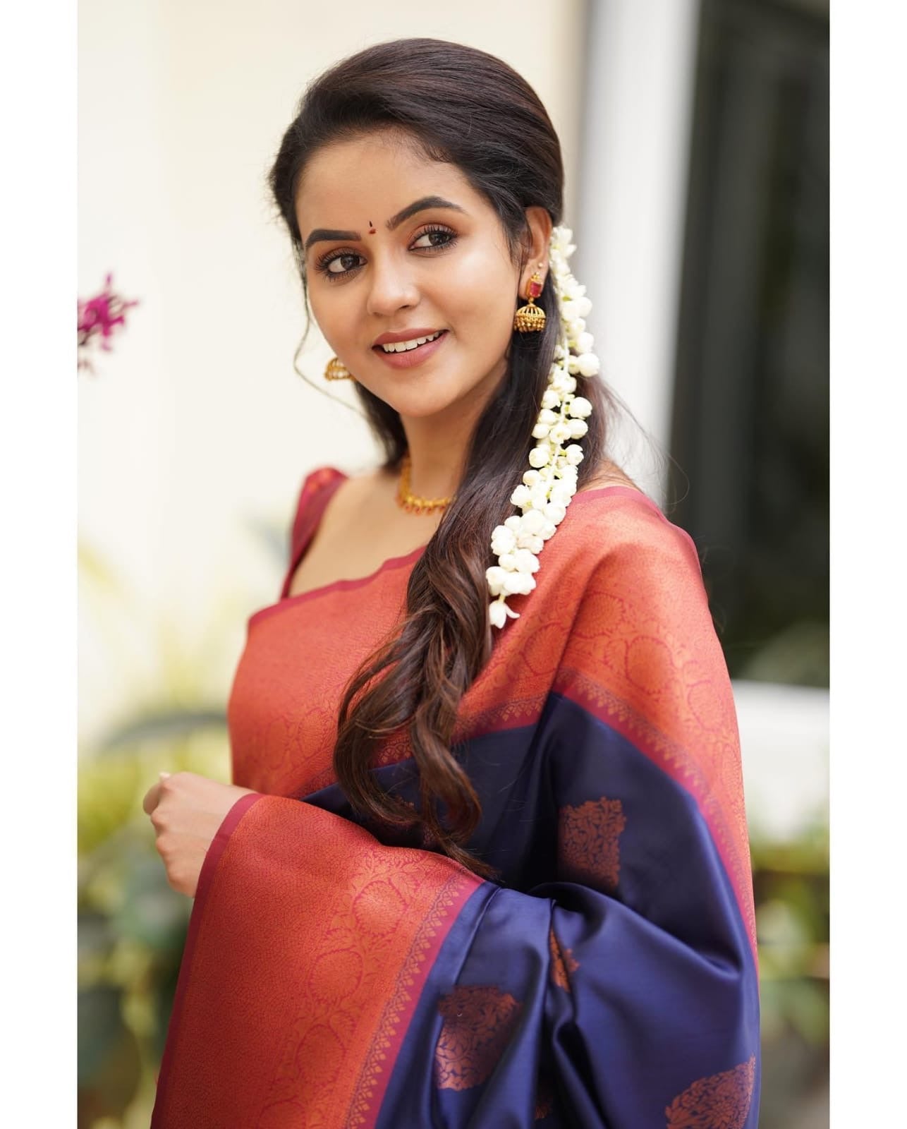 Where Tradition Meets Royalty – Banarasi Collection 💫