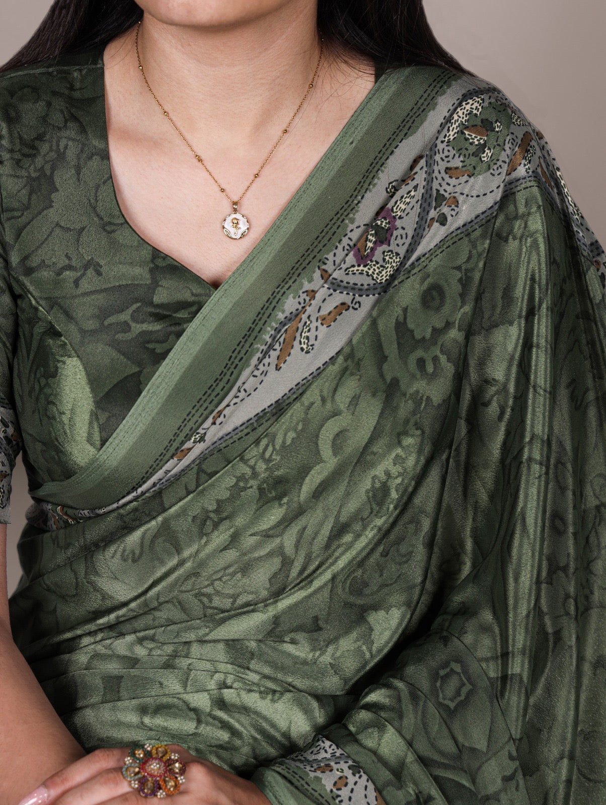 Crepe that feels like a dream, prints that make it unforgettable 🦚