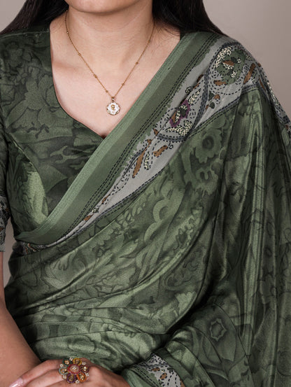 Crepe that feels like a dream, prints that make it unforgettable 🦚