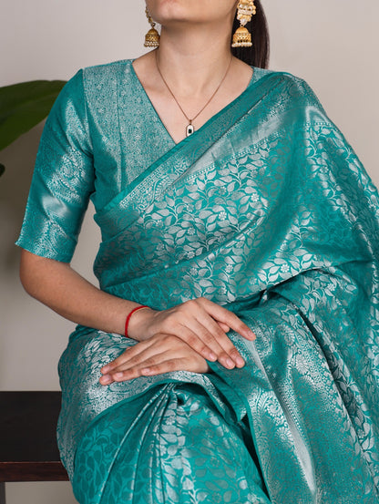 Kanjivaram beauty, crafted for your special day 🪷