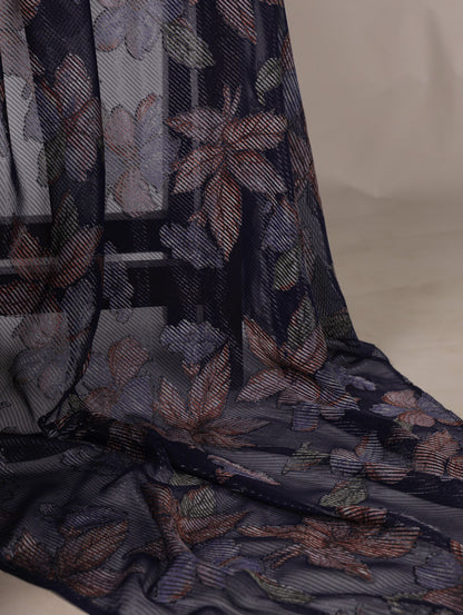 This floral Lurex Brasso saree blends the charm of blooming prints with the luxury of subtle shine 🍁