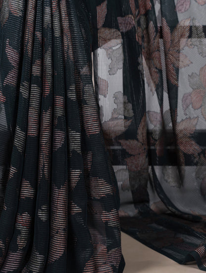 This floral Lurex Brasso saree blends the charm of blooming prints with the luxury of subtle shine 🍁