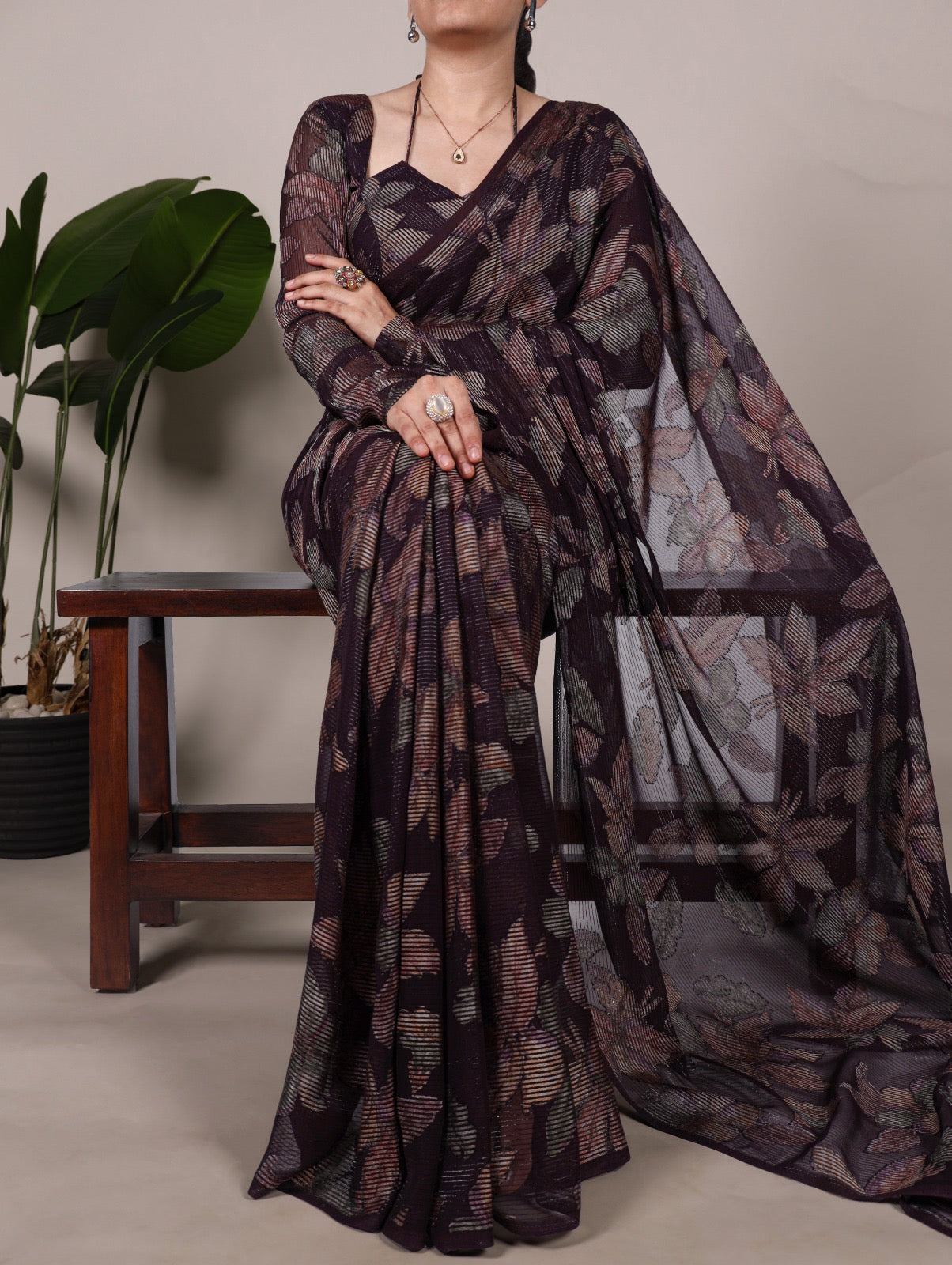 This floral Lurex Brasso saree blends the charm of blooming prints with the luxury of subtle shine 🍁