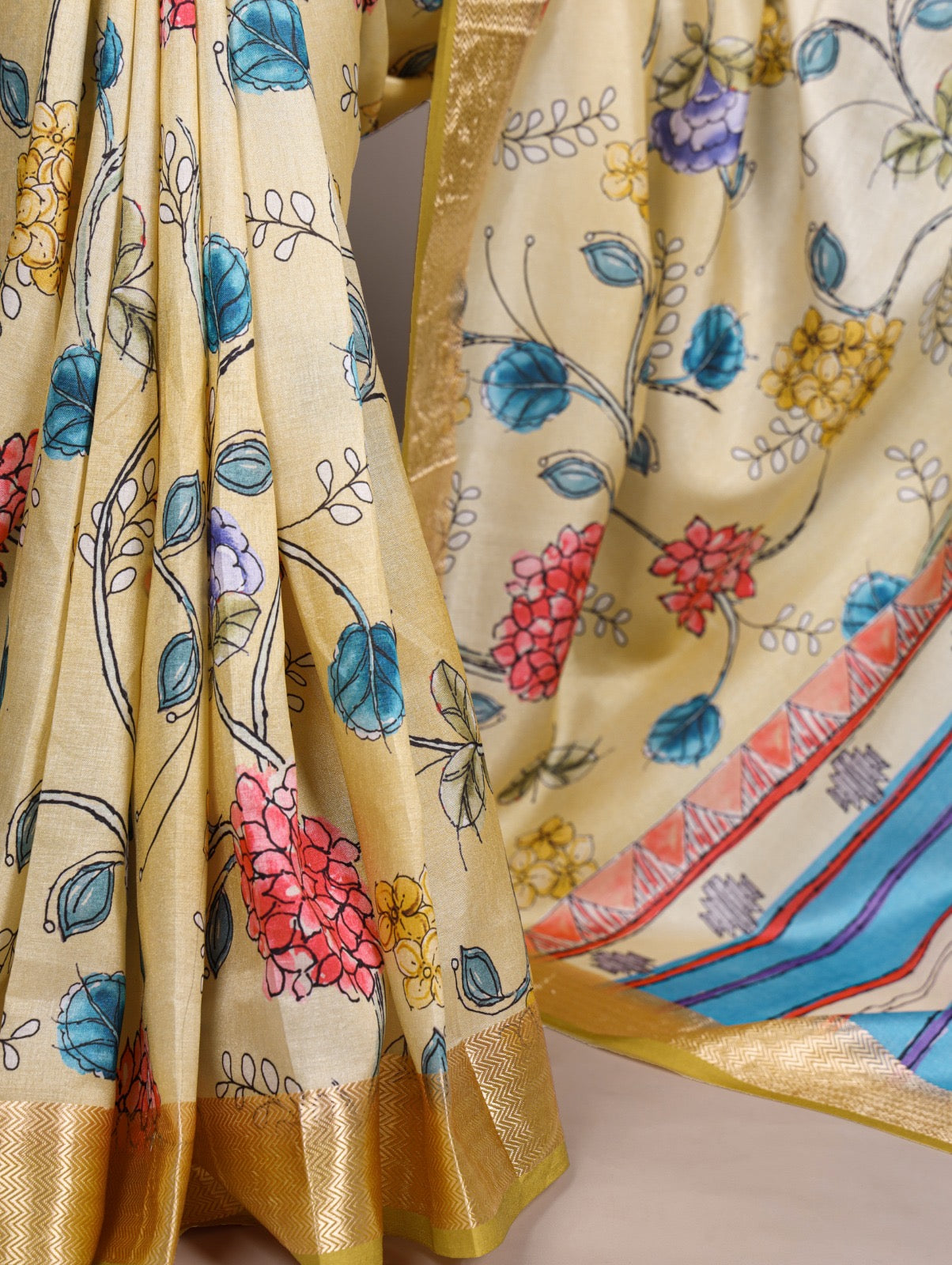 Tasar Silk drape with a glossy viscose border – perfect for your festive and timeless looks 🌺