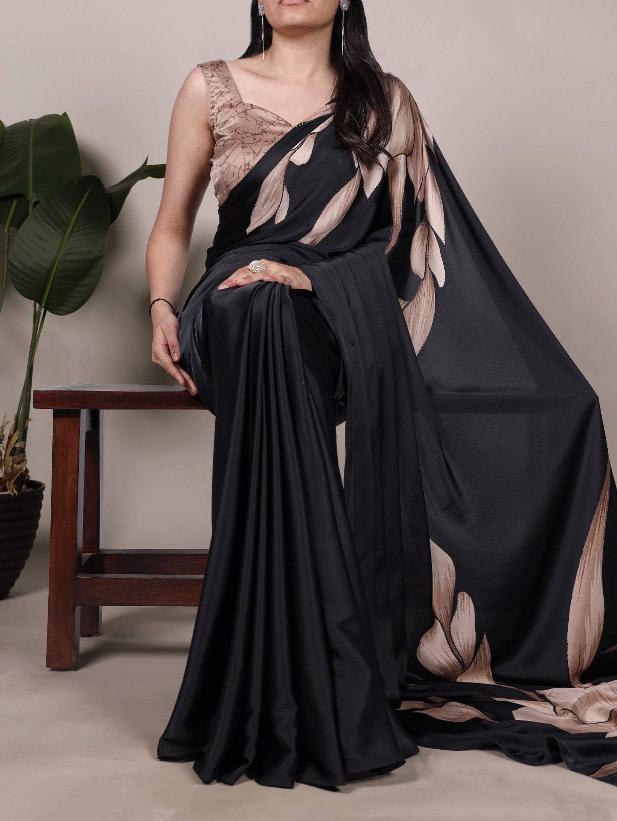 Let your look blossom with the perfect blend of femininity and flow. 🌹