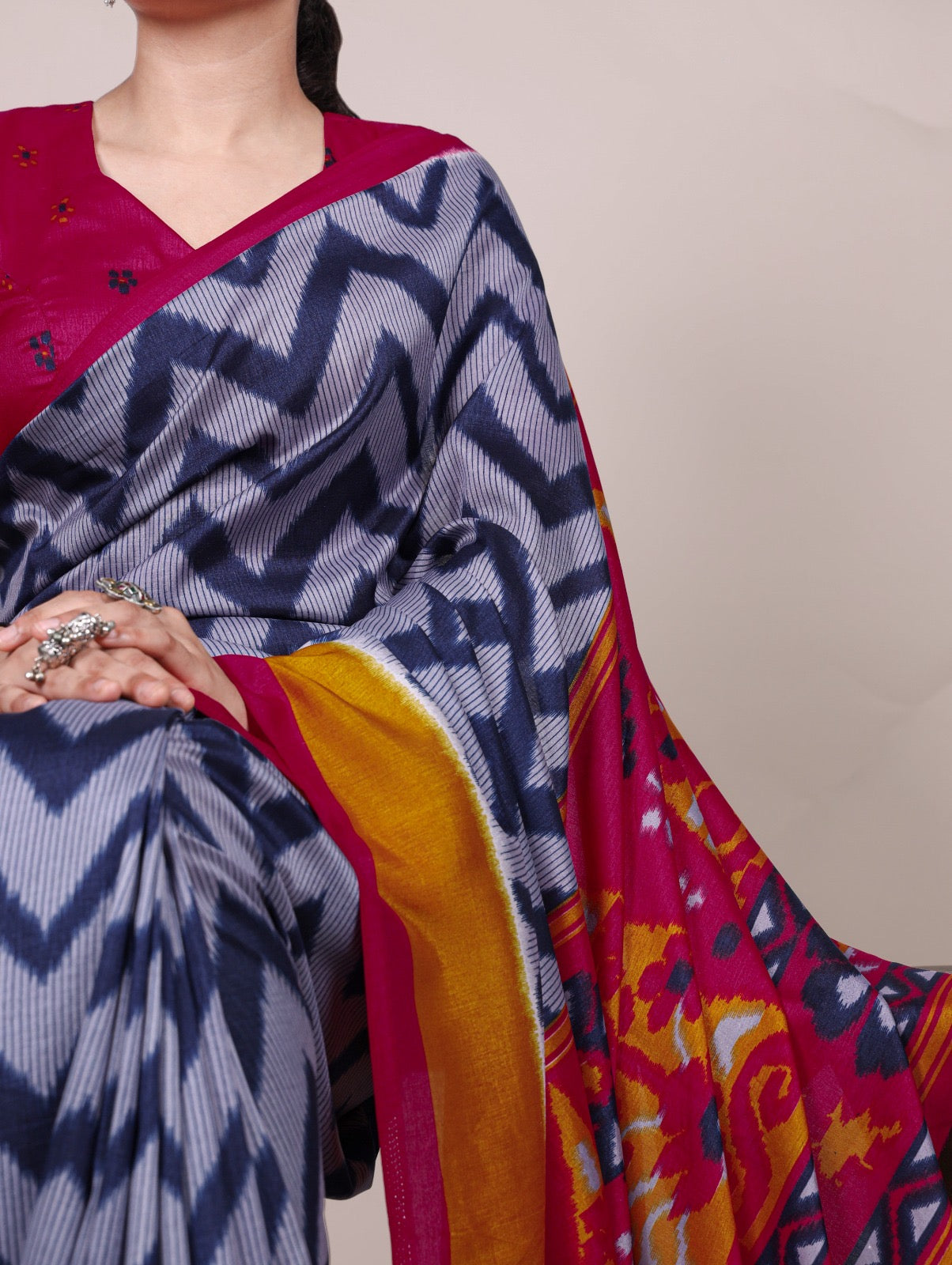Zigzag weaves, tasar silk, and a drape that makes every moment elegant 🪸