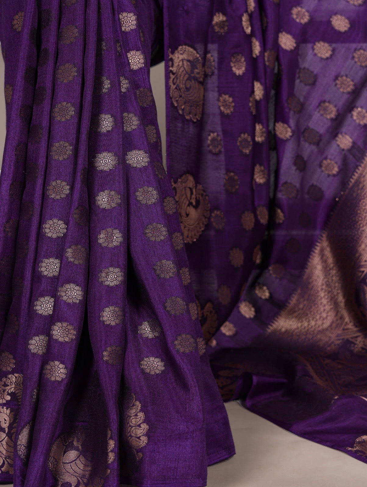 Roop Silk woven with zari work – where tradition meets timeless sophistication 🥀