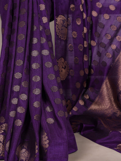 Roop Silk woven with zari work – where tradition meets timeless sophistication 🥀