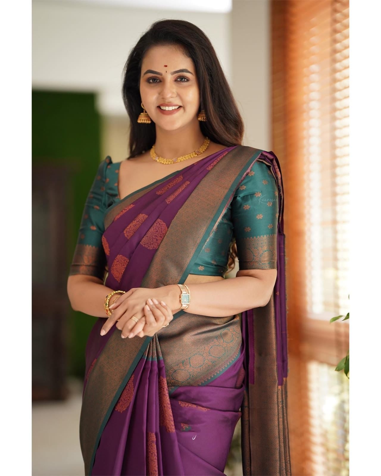 Royal Banarasi Sarees That Speak Pure Elegance 👑