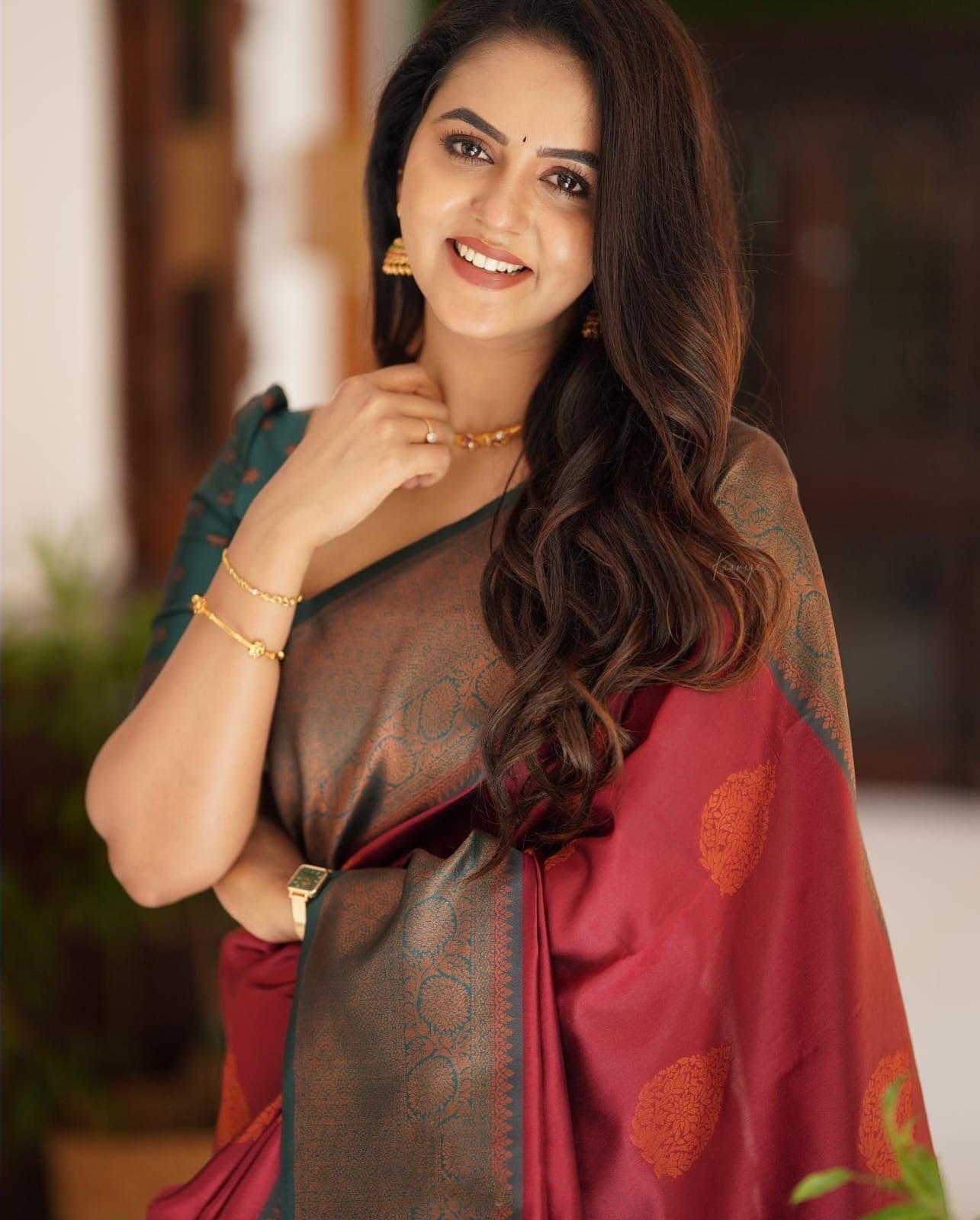 Timeless Banarasi Weaves for Your Grand Moments ✨