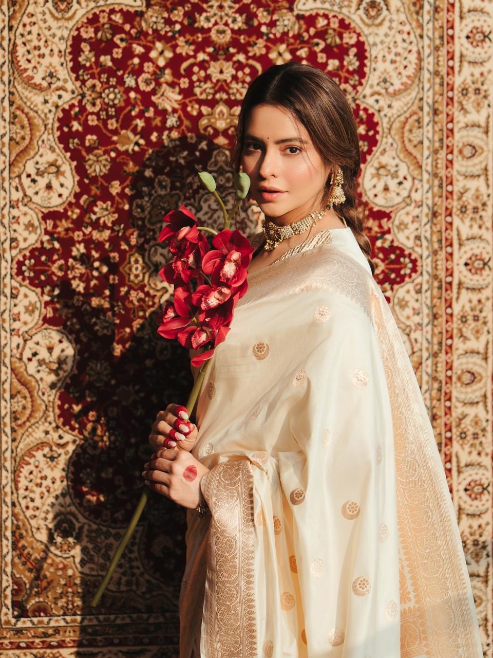 Diva of white banarasi silk saree