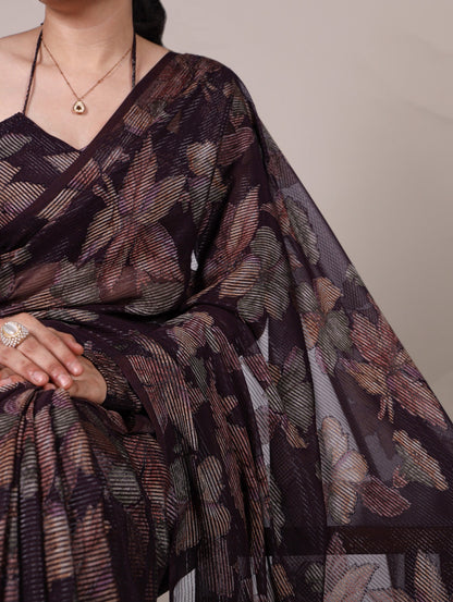 This floral Lurex Brasso saree blends the charm of blooming prints with the luxury of subtle shine 🍁
