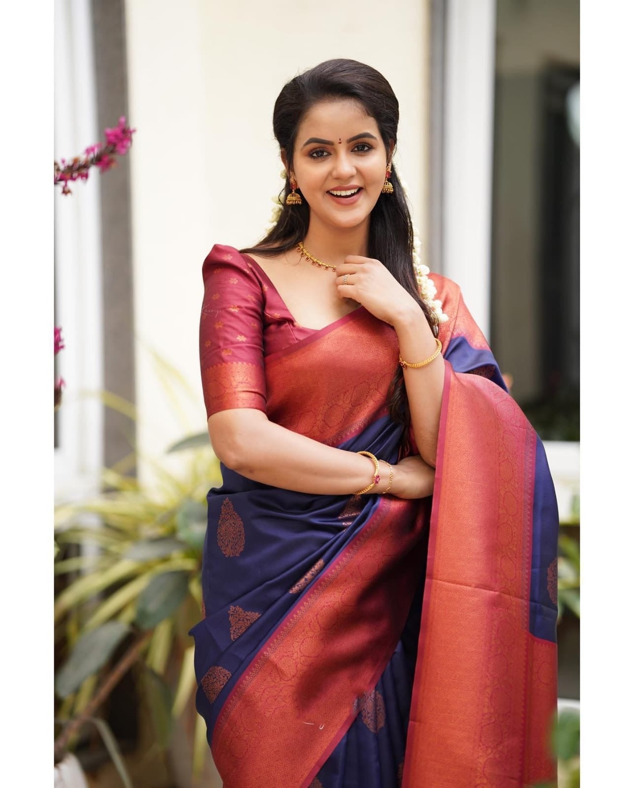 Where Tradition Meets Royalty – Banarasi Collection 💫