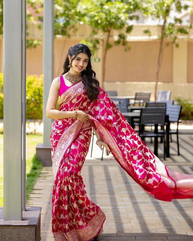 Woven Design Zari Silk Blend
Banarasi Saree