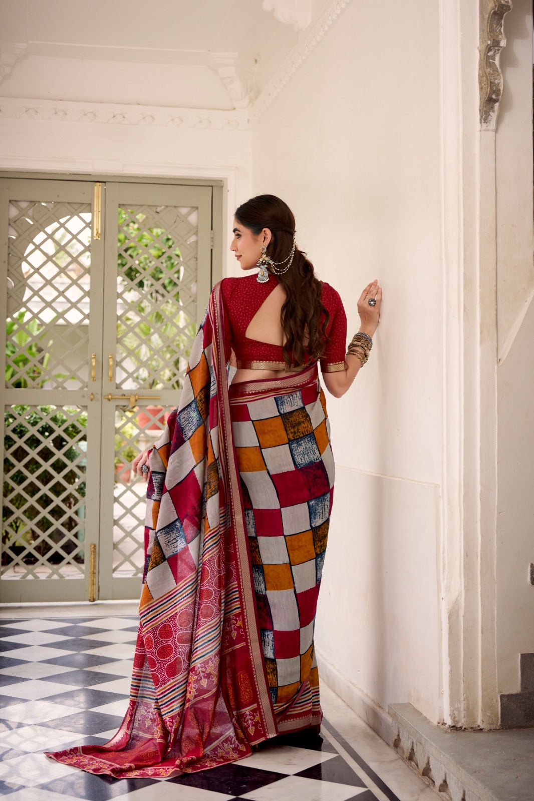 Woven whispers of royalty, wrapped in Chanderi charm 🍂