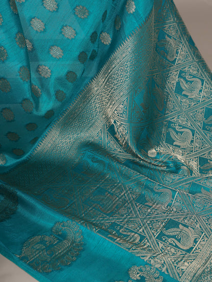 Roop Silk woven with zari work – where tradition meets timeless sophistication 🥀