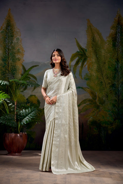 Kanjivaram beauty, crafted for your special day 🪷