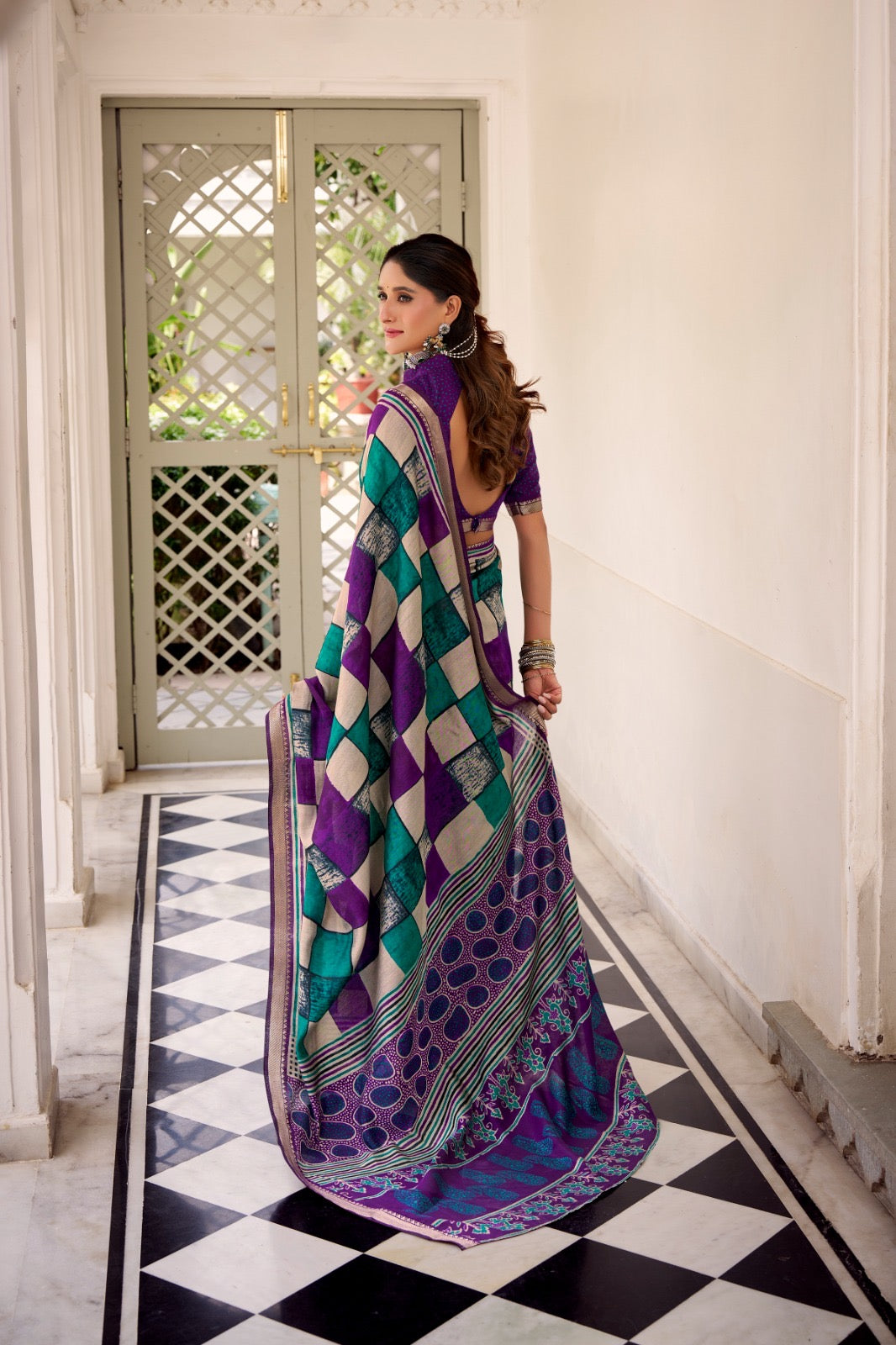 Woven whispers of royalty, wrapped in Chanderi charm 🍂