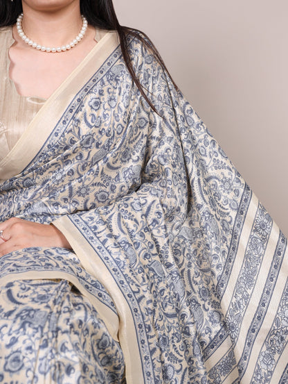 Timeless Tussar silk with graceful prints — a saree that speaks elegance in every drape 🌸