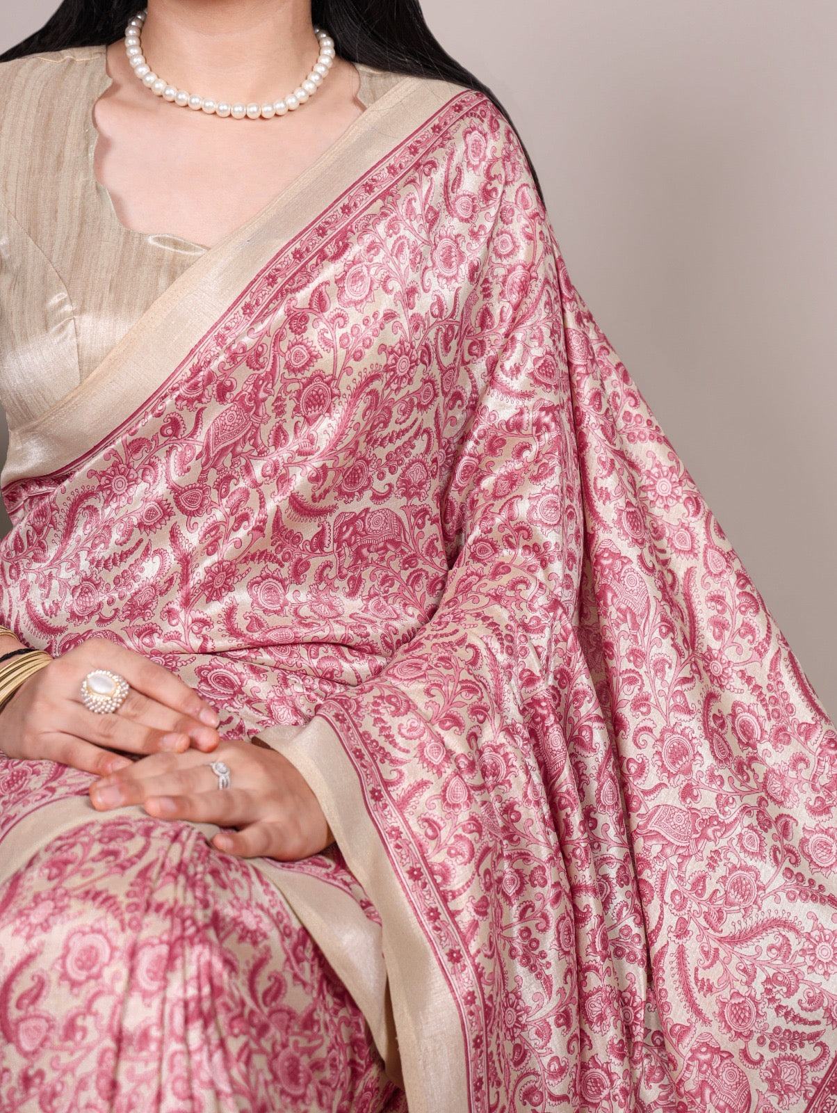 Timeless Tussar silk with graceful prints — a saree that speaks elegance in every drape 🌸