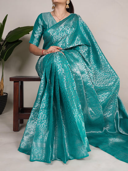 Kanjivaram beauty, crafted for your special day 🪷