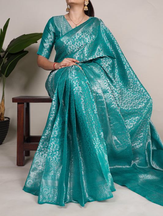 Kanjivaram beauty, crafted for your special day 🪷