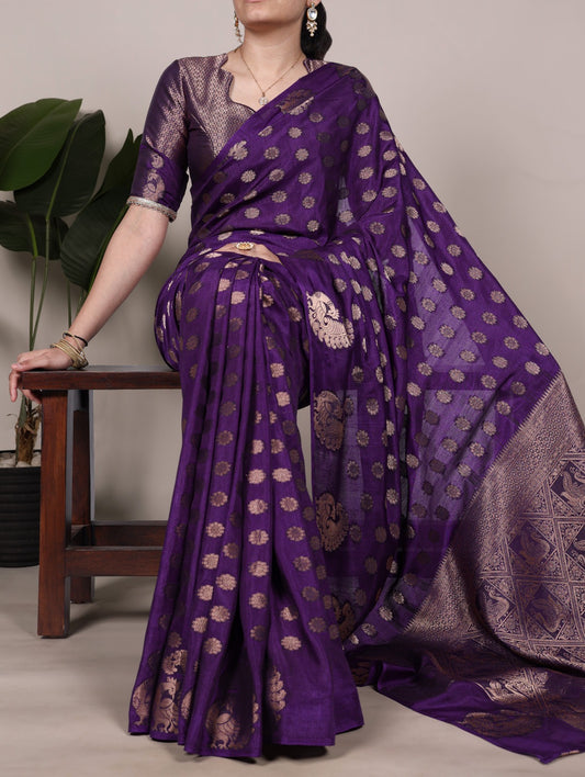 Roop Silk woven with zari work – where tradition meets timeless sophistication 🥀