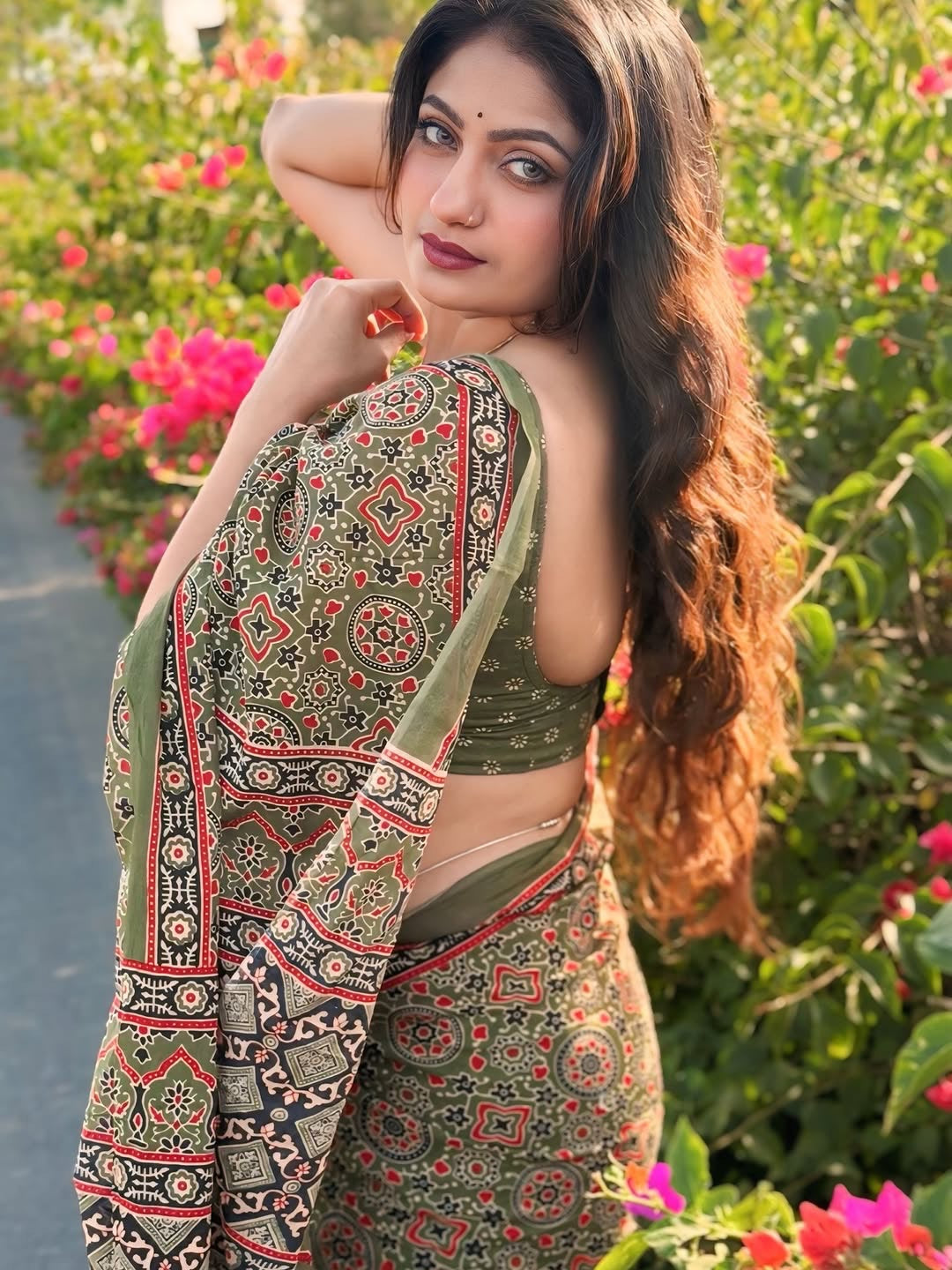 Trending mahedi colour design saree