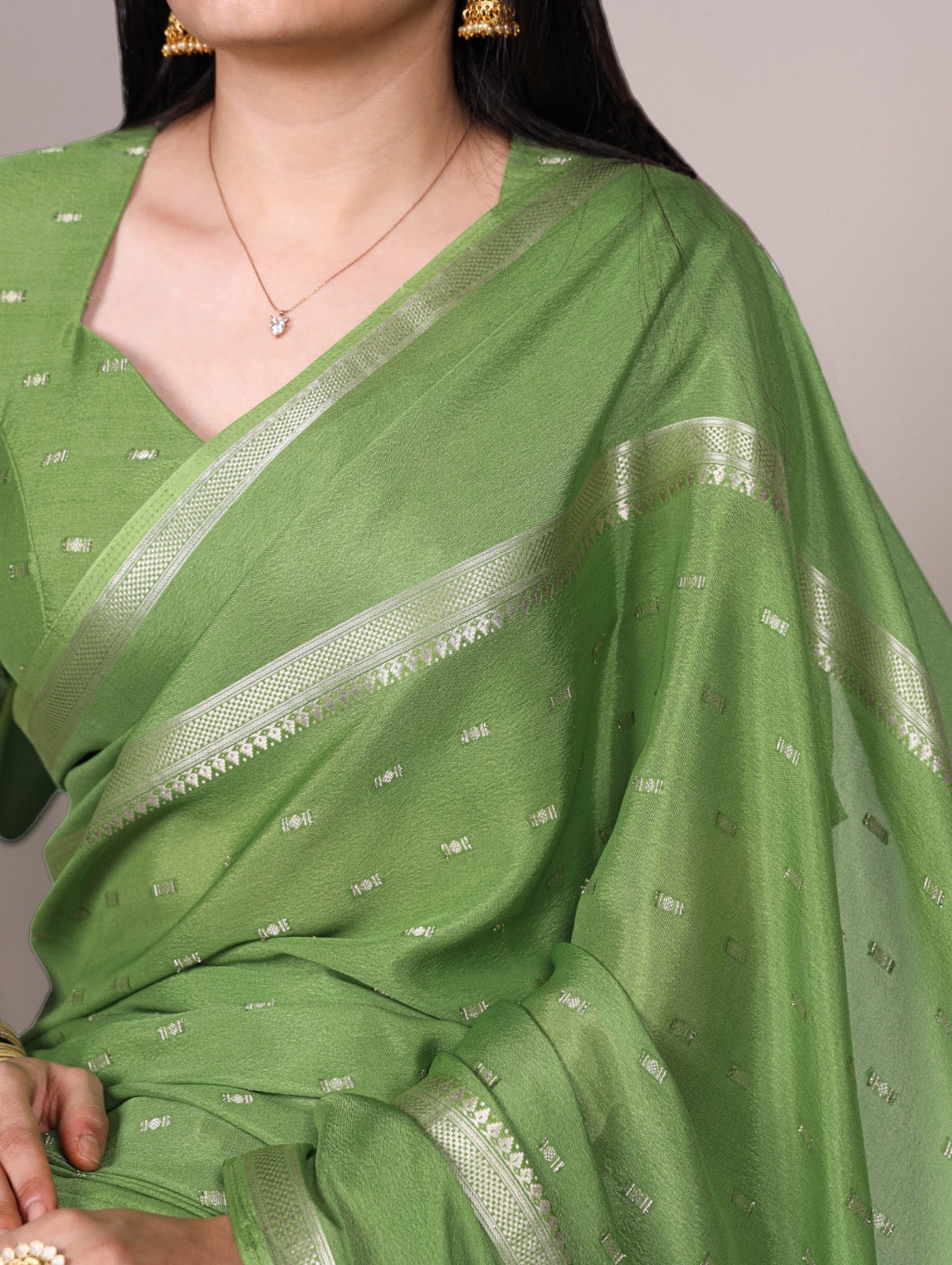 This soft crepe saree with subtle weaving work is perfect for daily wear 🌸