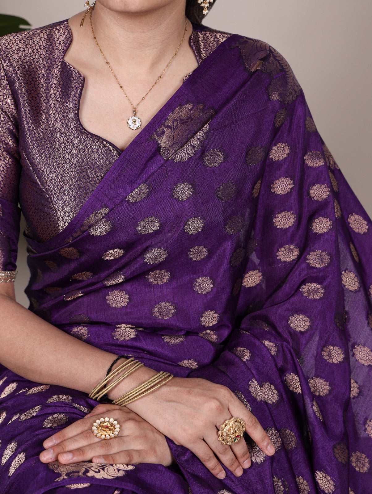 Roop Silk woven with zari work – where tradition meets timeless sophistication 🥀