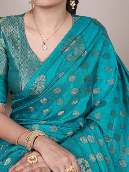 Roop Silk woven with zari work – where tradition meets timeless sophistication 🥀