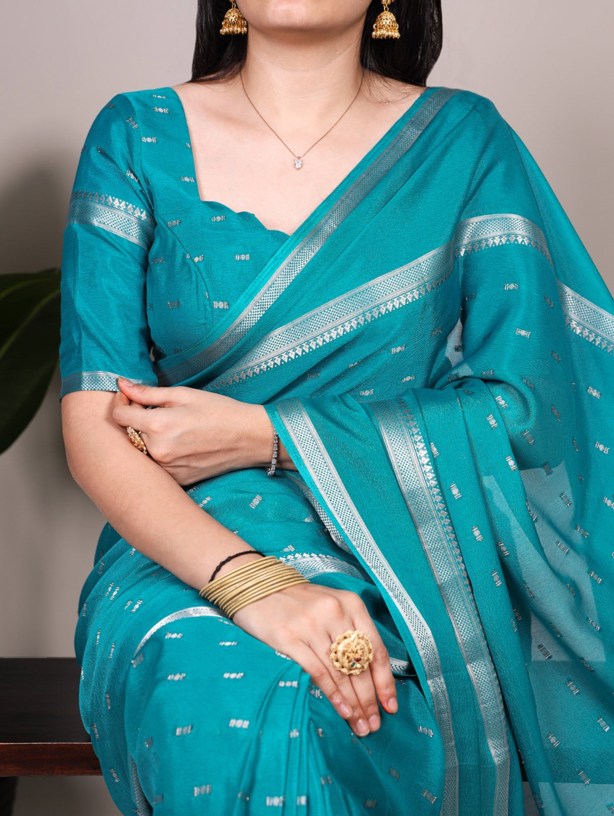 This soft crepe saree with subtle weaving work is perfect for daily wear 🌸