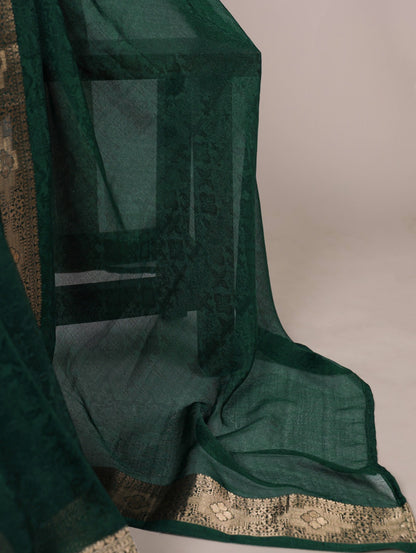 This poly shimmer saree with exquisite weaving border is your perfect pick for festive vibes, evening parties, or special occasions 🪸