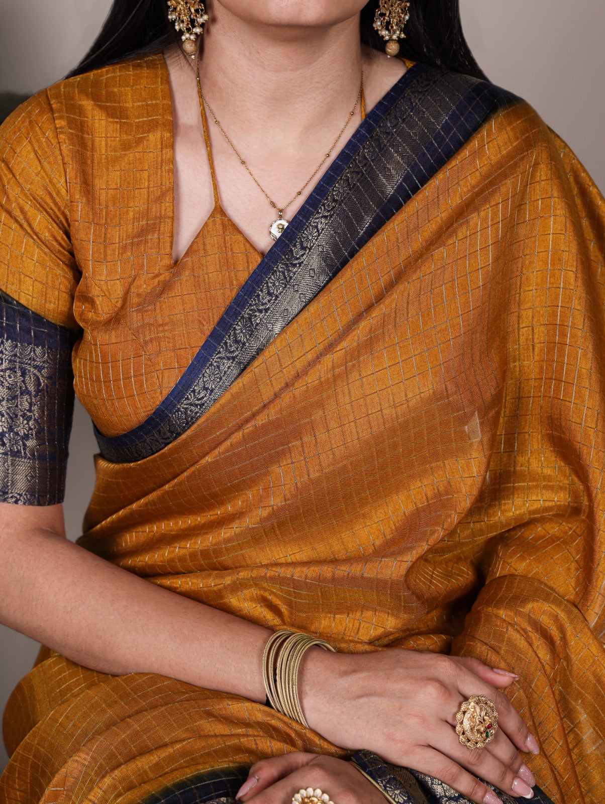 Traditional beauty highlighted with zari borders and classic checks 🍂