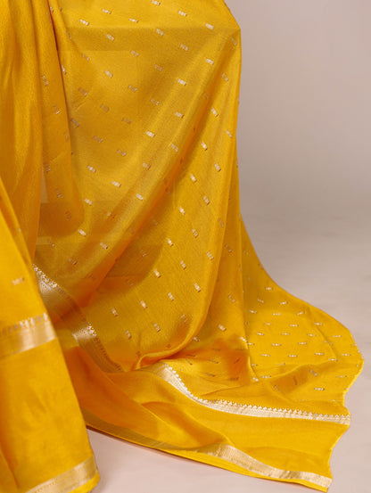 This soft crepe saree with subtle weaving work is perfect for daily wear 🌸