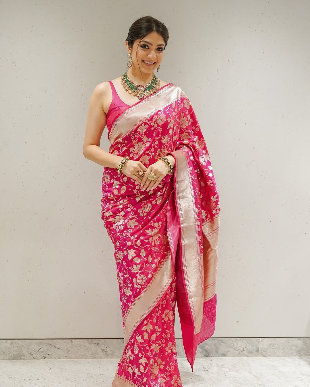 Women's Kanjivaram Soft Banarasi Silk Sarees With Blouse Piece.