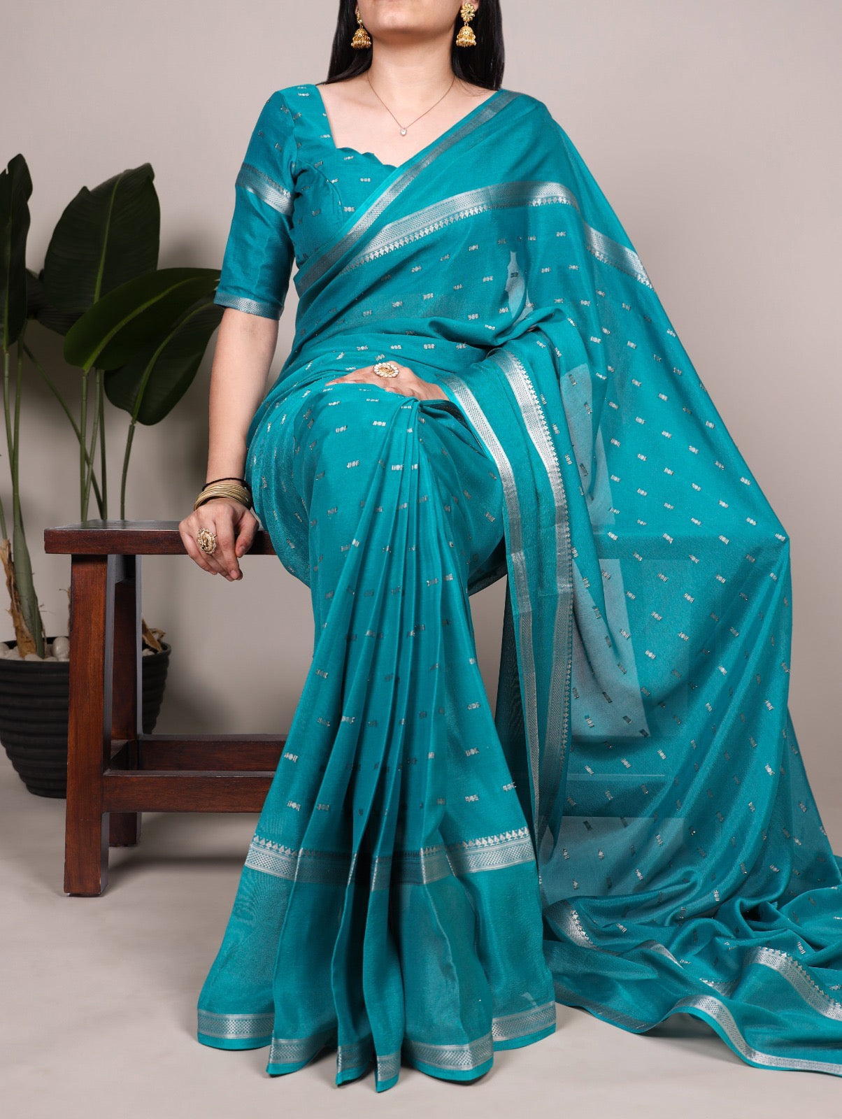 This soft crepe saree with subtle weaving work is perfect for daily wear 🌸