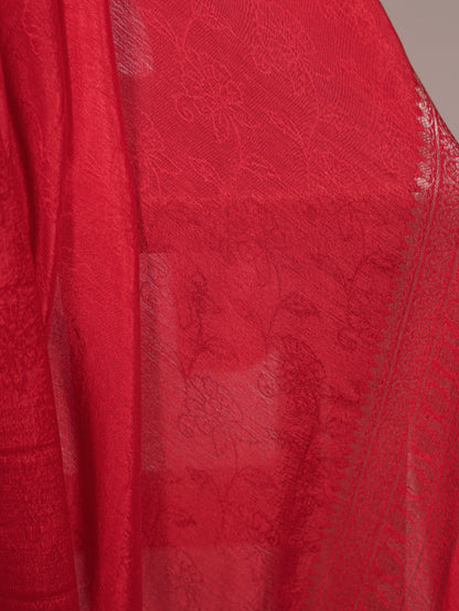 A saree that blends comfort with class, crafted from rich and fluid Chinon 🪷