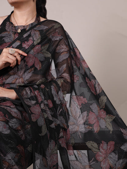 This floral Lurex Brasso saree blends the charm of blooming prints with the luxury of subtle shine 🍁
