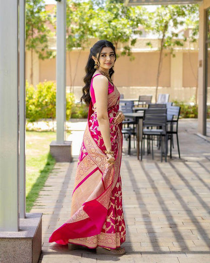Woven Design Zari Silk Blend
Banarasi Saree