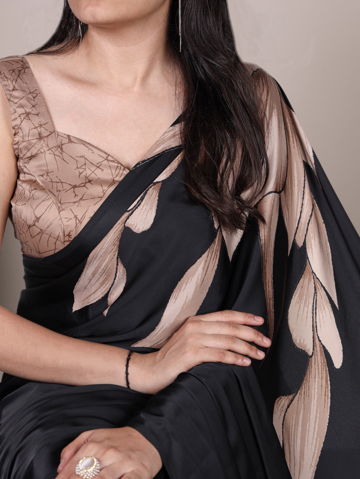 Let your look blossom with the perfect blend of femininity and flow. 🌹